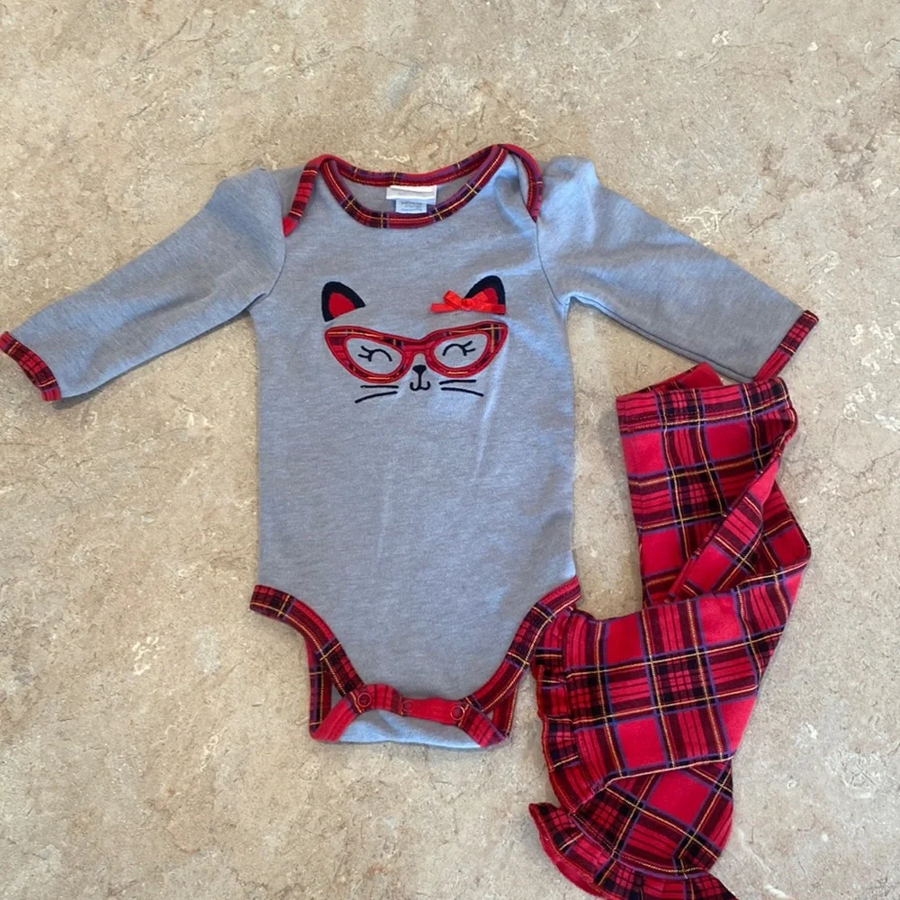 Gray and Res Onesie with Pants in cute Print size 0-3 months